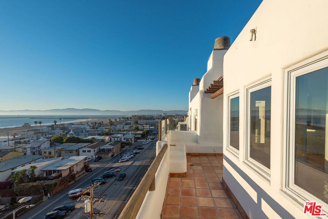 7047 Vista Del Mar Lane Playa del Rey, CA 90293 - Photo 21 of 75