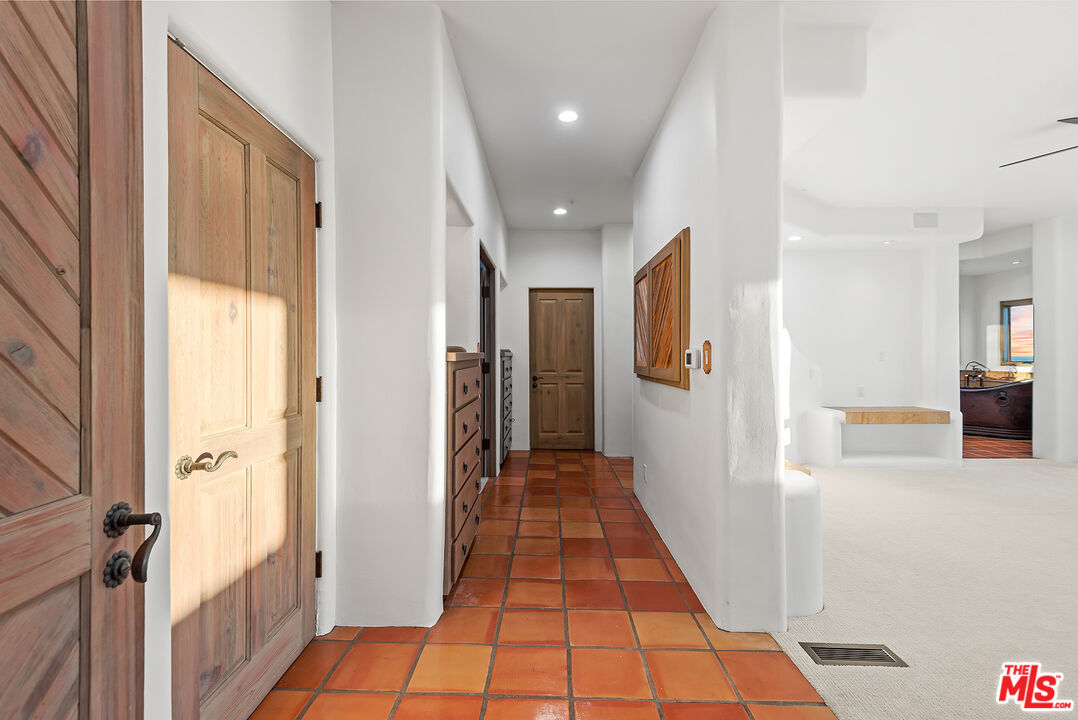 7047 Vista Del Mar Lane Playa del Rey, CA 90293 - Photo 29 of 75