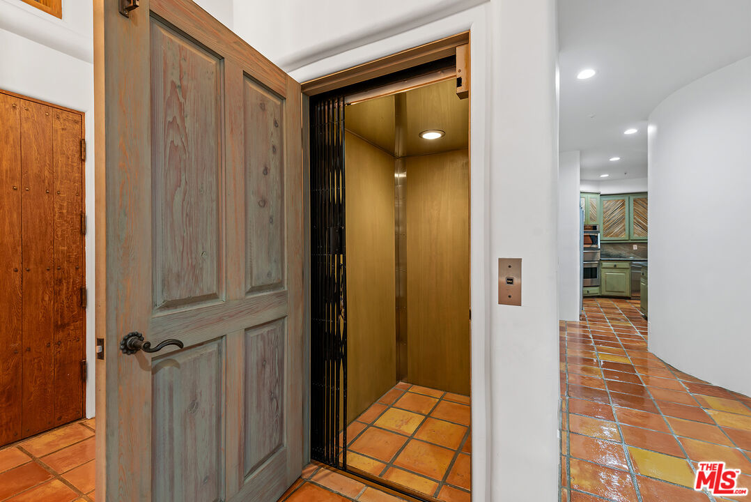 7047 Vista Del Mar Lane Playa del Rey, CA 90293 - Photo 49 of 75