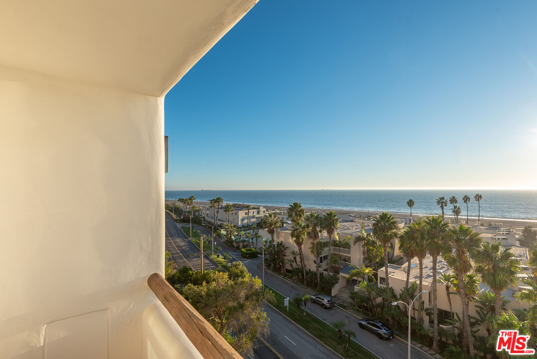 7047 Vista Del Mar Lane Playa del Rey, CA 90293 - Photo 52 of 75