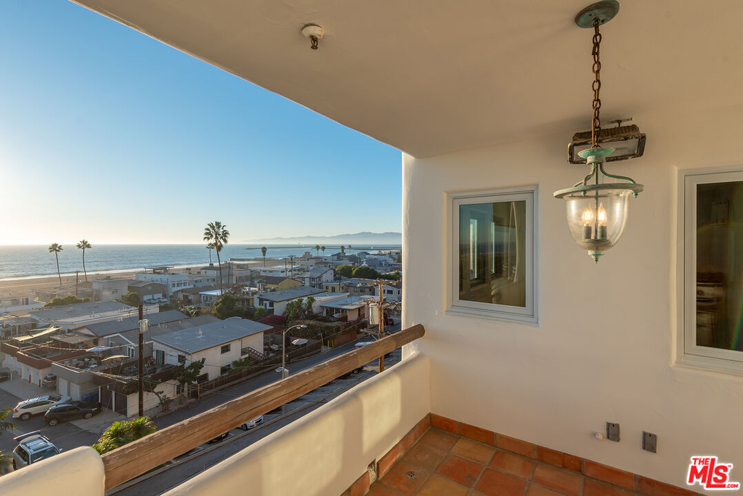 7047 Vista Del Mar Lane Playa del Rey, CA 90293 - Photo 53 of 75 a view of a terrace with sky view