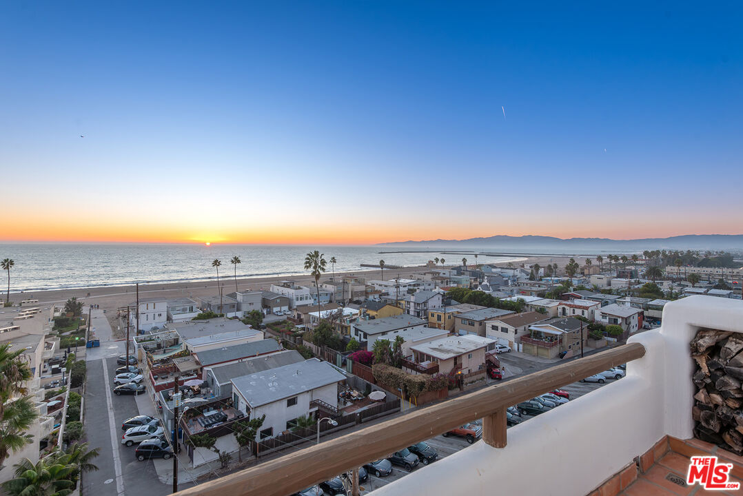 7047 Vista Del Mar Lane Playa del Rey, CA 90293 - Photo 54 of 75