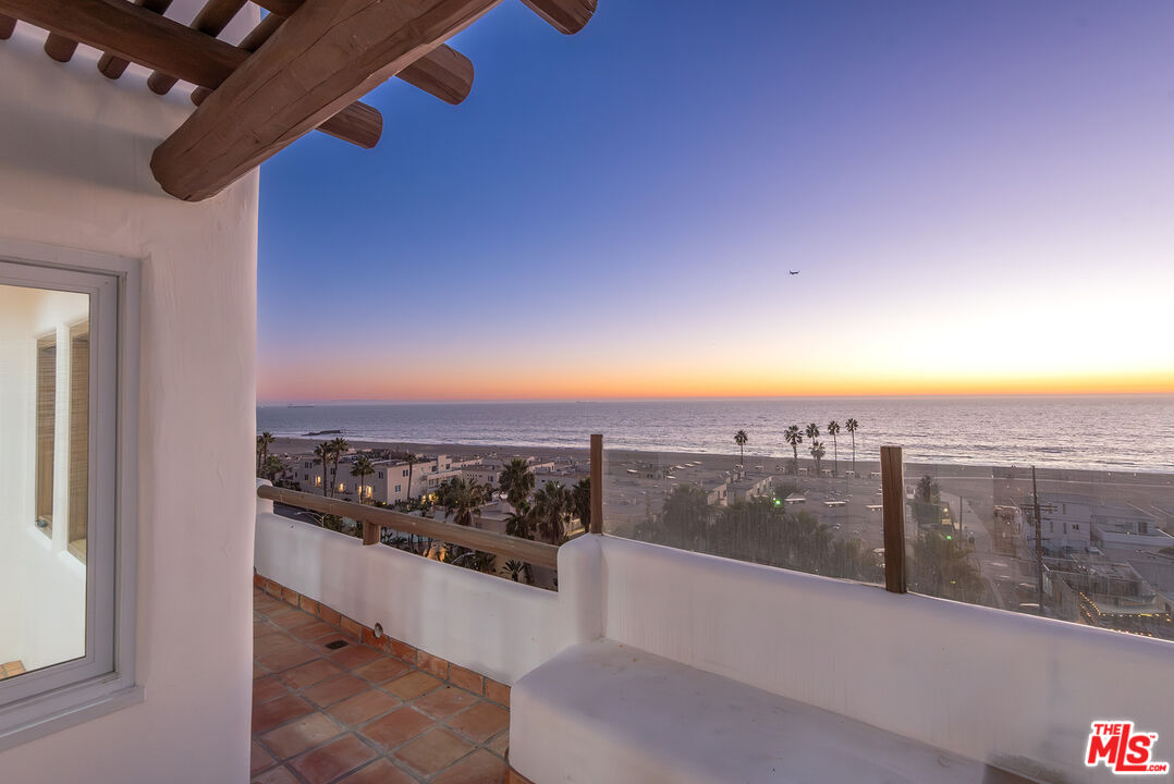 7047 Vista Del Mar Lane Playa del Rey, CA 90293 - Photo 62 of 75