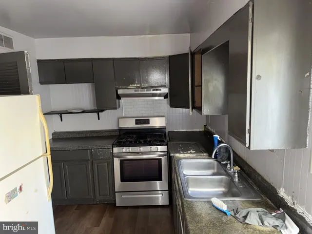 a kitchen with a stove and a refrigerator