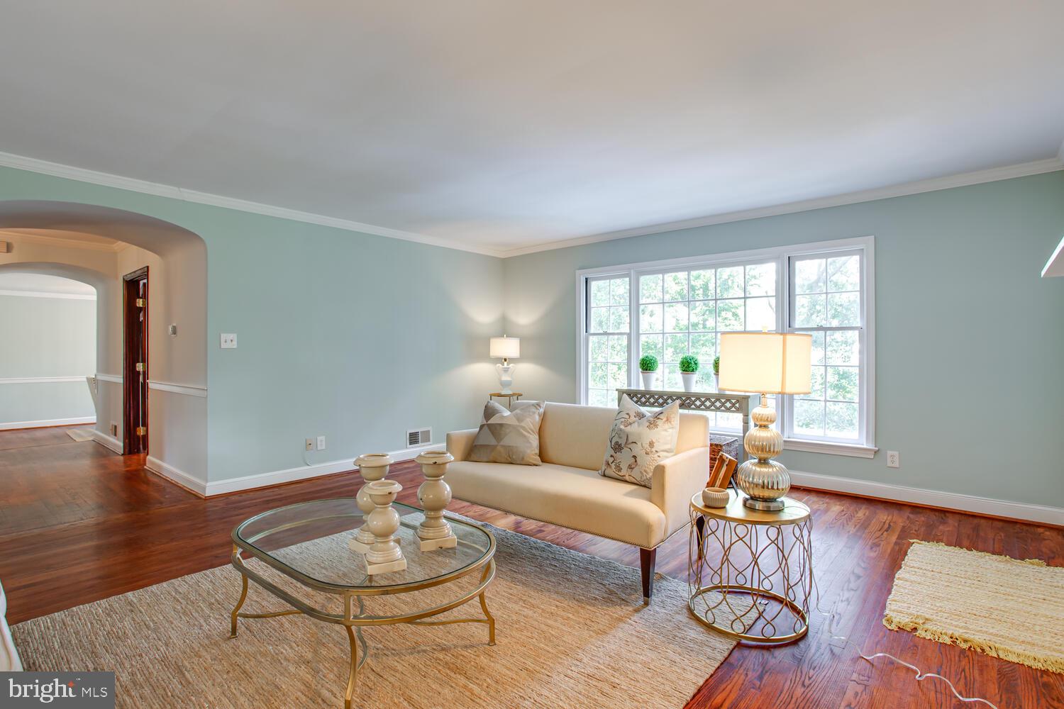 6921 Fort Hunt Road Alexandria, VA 22307 - Photo 5 of 41 Large windows and all hardwood
