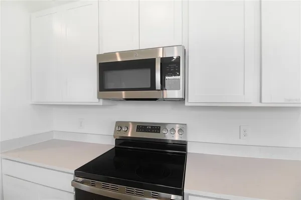 $306,700 | 749 Lake Dell Drive, Dundee, FL 33838