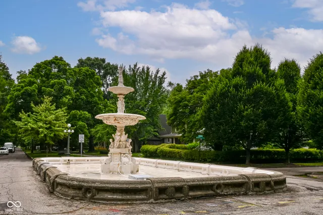 $925 | 590 Woodruff Pl E Drive, Indianapolis, IN 46201