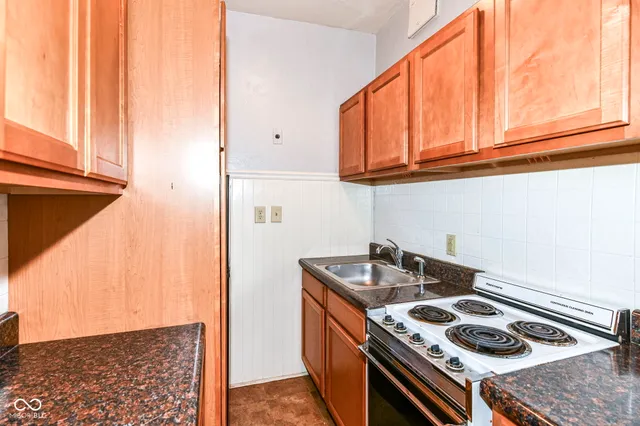 $925 | 590 Woodruff Pl E Drive, Indianapolis, IN 46201