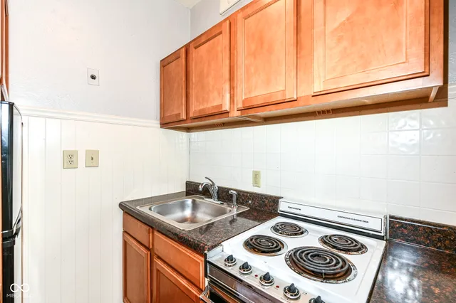 $925 | 590 Woodruff Pl E Drive, Indianapolis, IN 46201