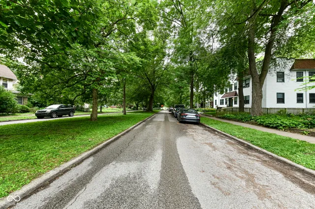 $925 | 590 Woodruff Pl E Drive, Indianapolis, IN 46201