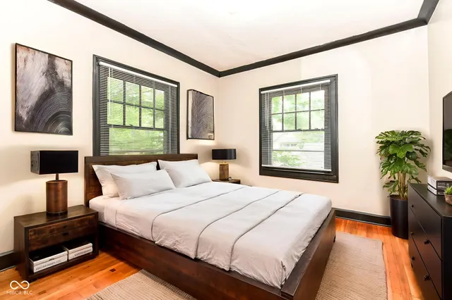 $925 | 590 Woodruff Pl E Drive, Indianapolis, IN 46201