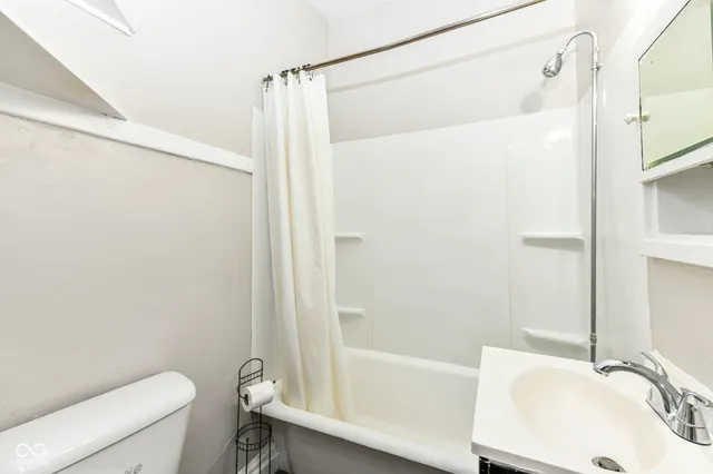 $925 | 590 Woodruff Pl E Drive, Indianapolis, IN 46201