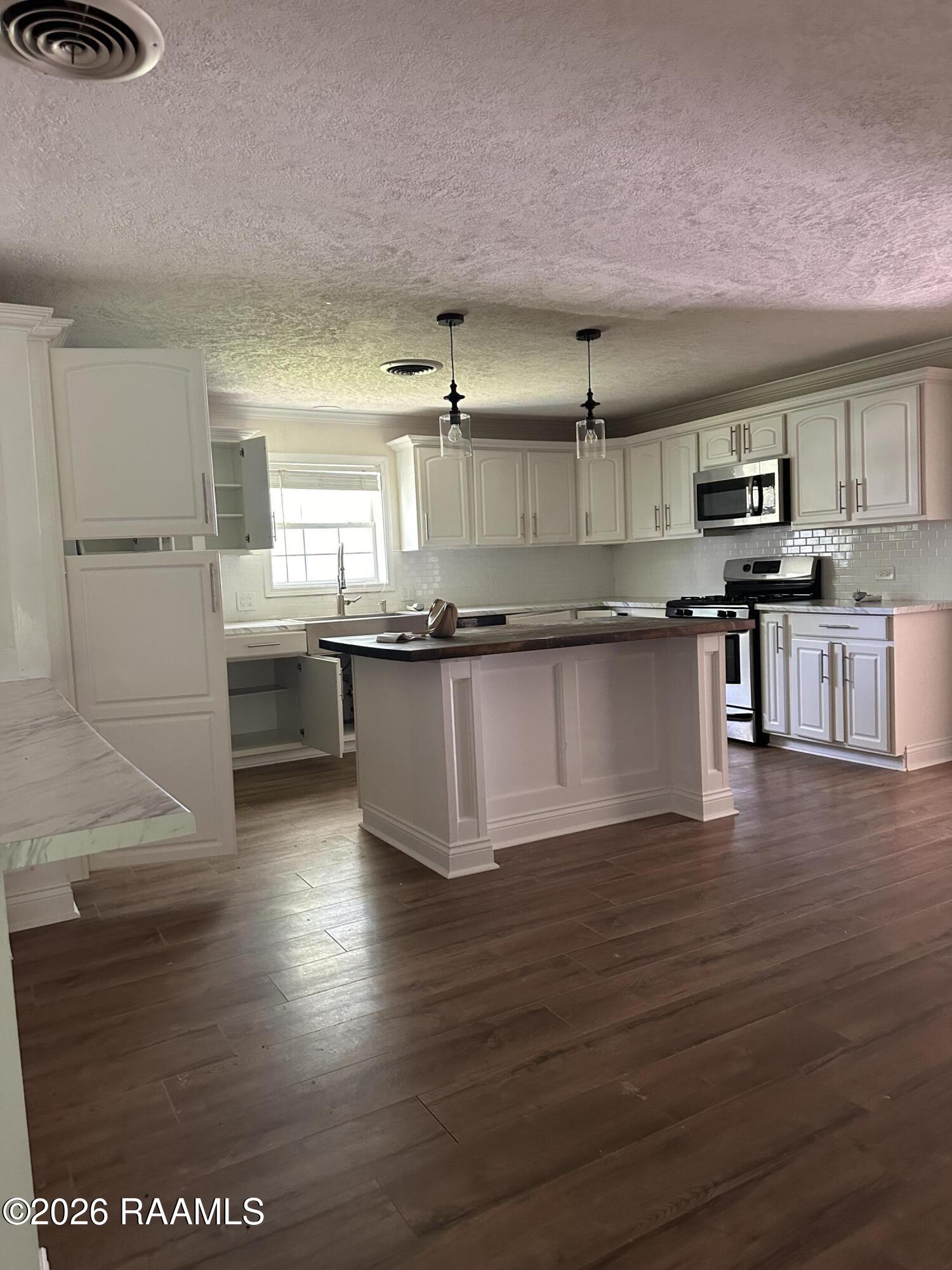 1606 Airport Road Jennings, LA 70546 - Photo 8 of 28 IMG_4022