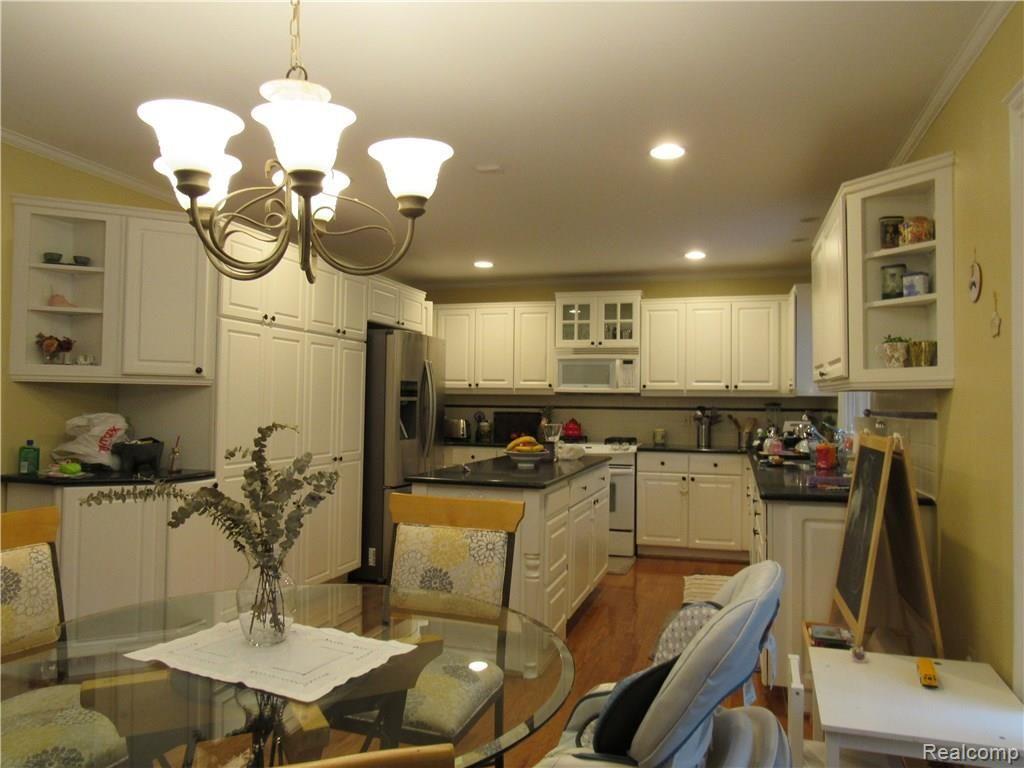3853 Beechcrest Road Rochester Hills, MI 48309 - Photo 14 of 55