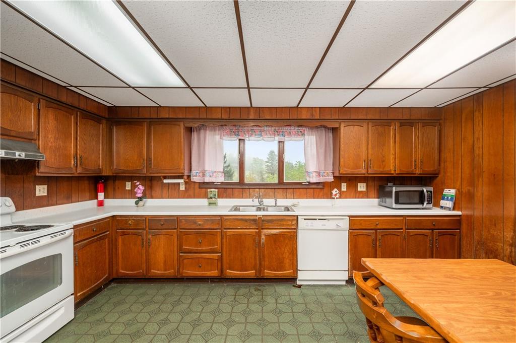 247 Welsh Road Valencia, PA 16059 - Photo 6 of 40 Imagine all the memories that can be made here!!