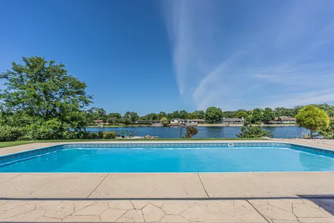 $1,200,000 | 1866 Berry Lane, Des Plaines, IL 60018