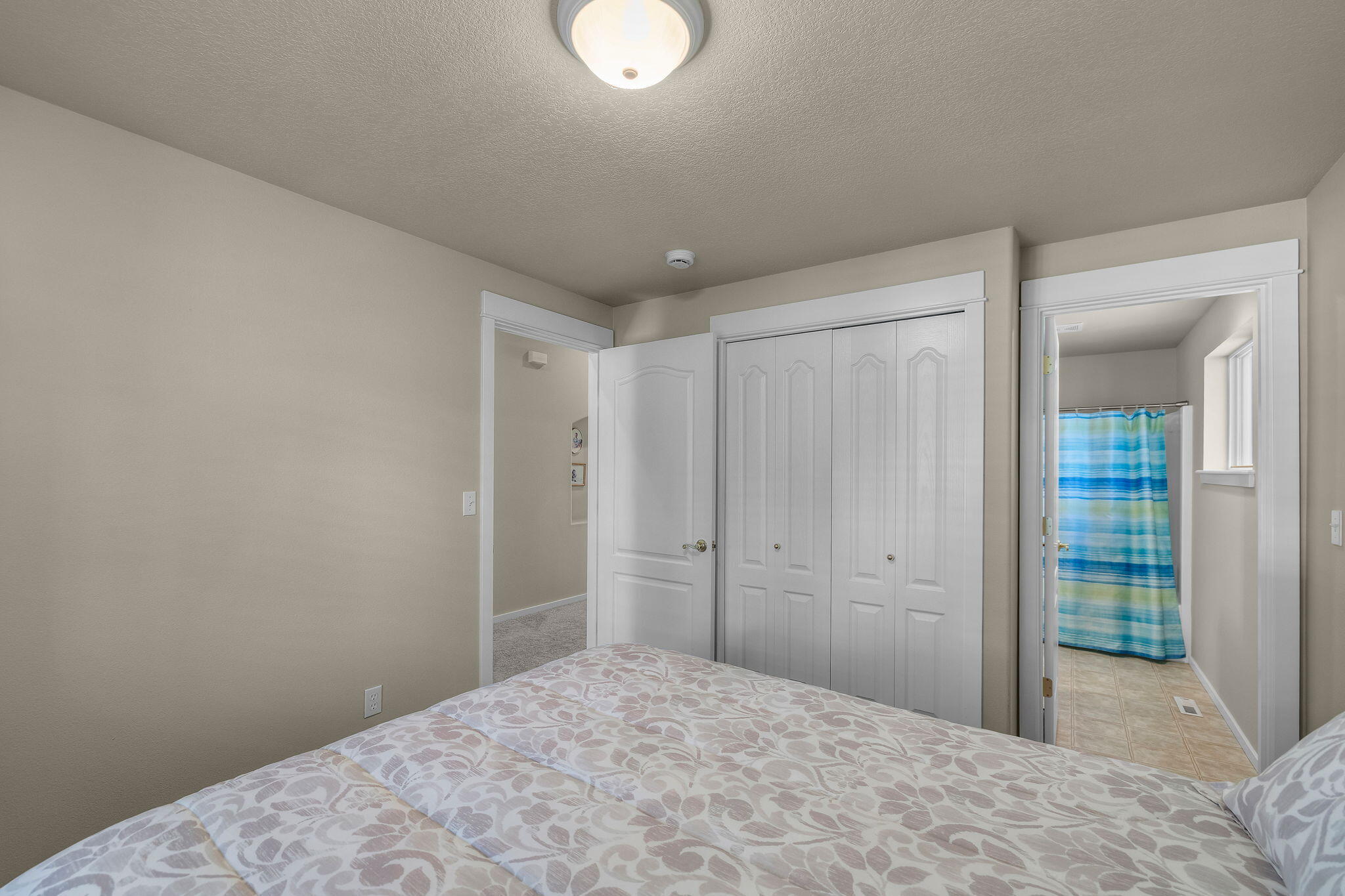 3626 Southwest 29th Street Redmond, OR 97756 - Photo 19 of 31 2nd bedroom ensuite
