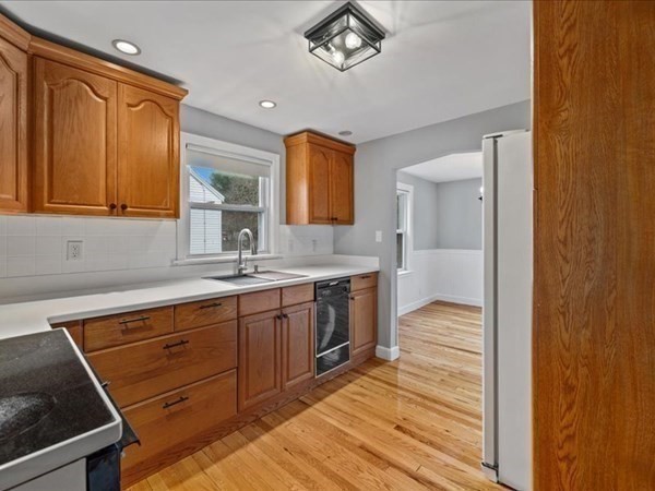 39 Maynard Road Dedham, MA 02026 - Photo 8 of 35 Gallery Image 8