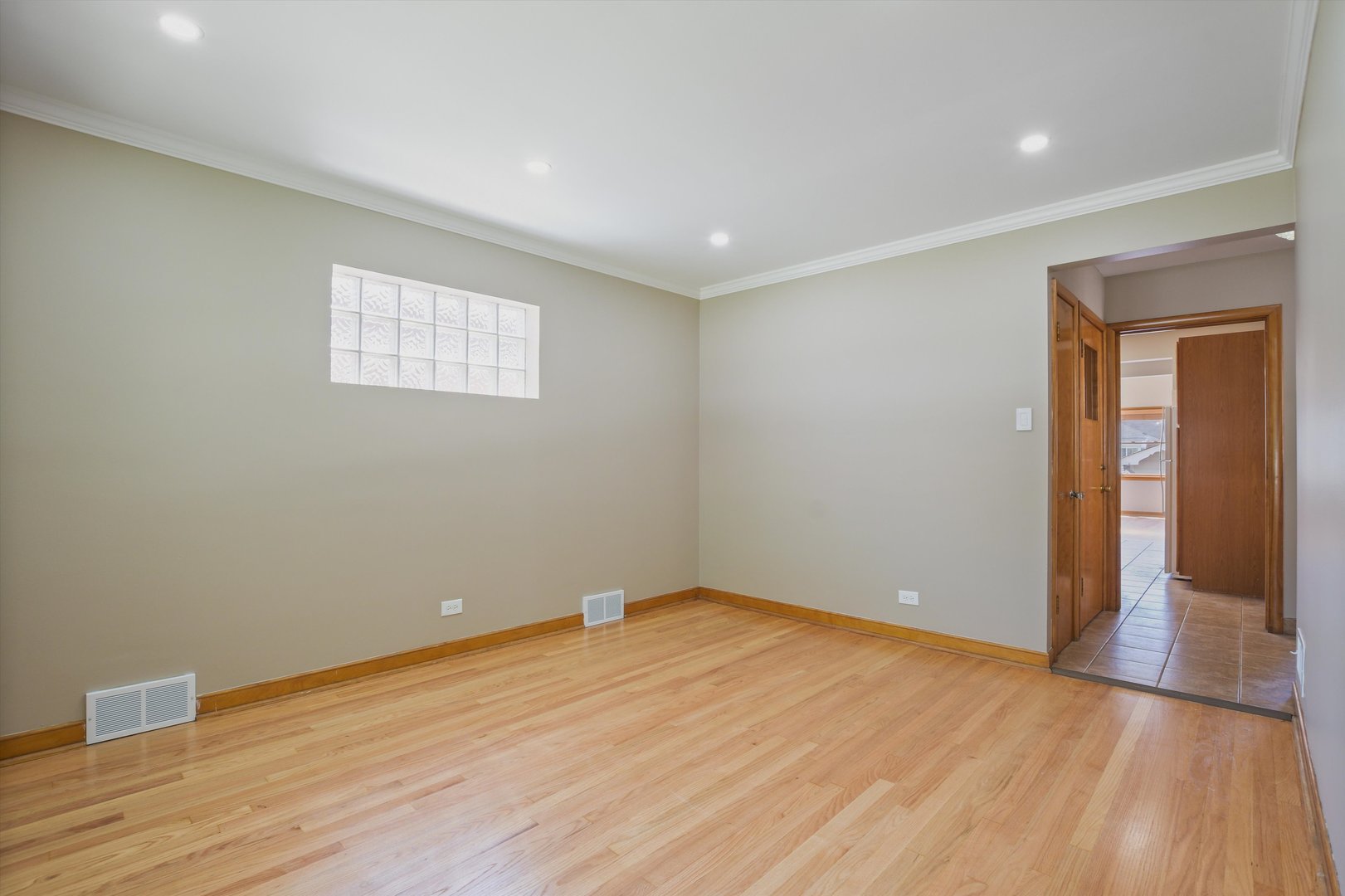 2242 Westover Avenue North Riverside, IL 60546 - Photo 3 of 18 Gallery Image 3