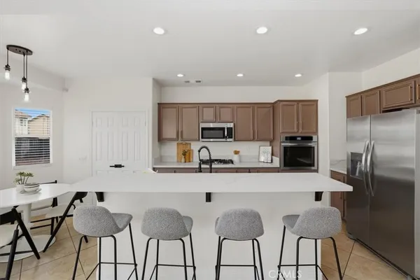 $879,900 | 6974 Riverboat Drive, Eastvale, CA 91752