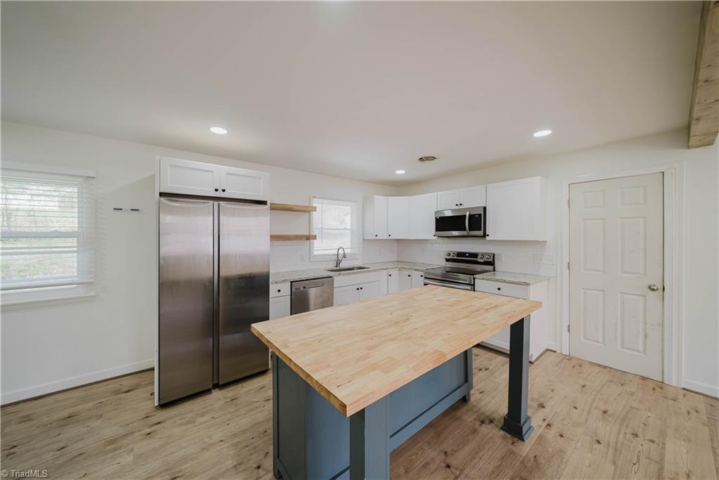 335 Badgett Avenue Mount Airy, NC 27030 - Photo 6 of 16