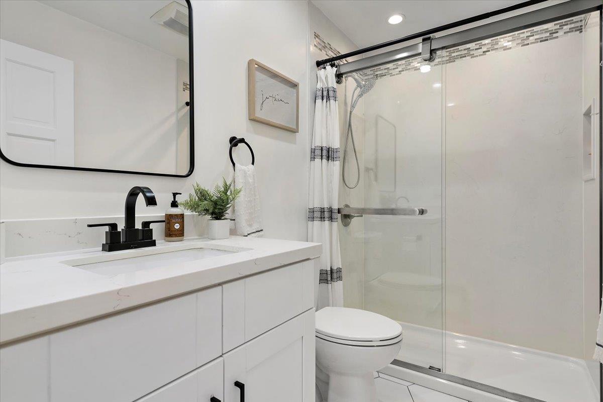 789 Cañada Road Woodside, CA 94062 - Photo 13 of 33 a bathroom with a sink toilet and shower
