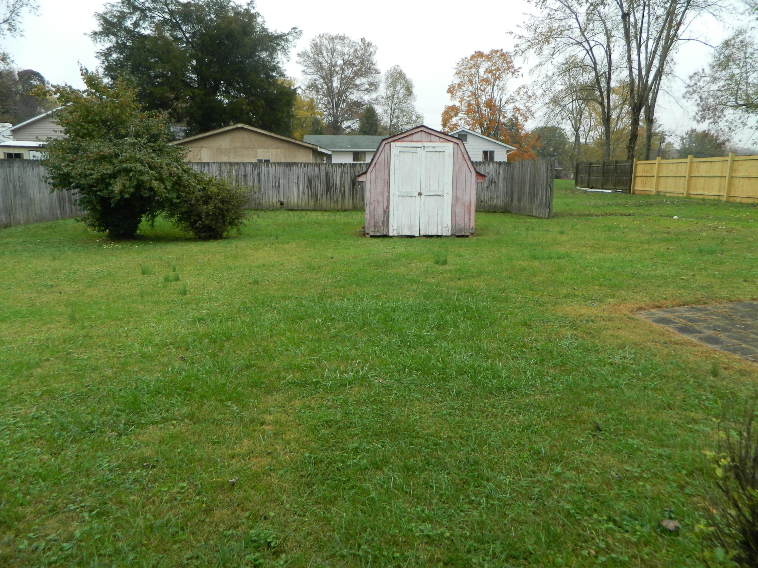 122 Beverly Circle Oak Ridge, TN 37830 - Photo 29 of 30 back yard