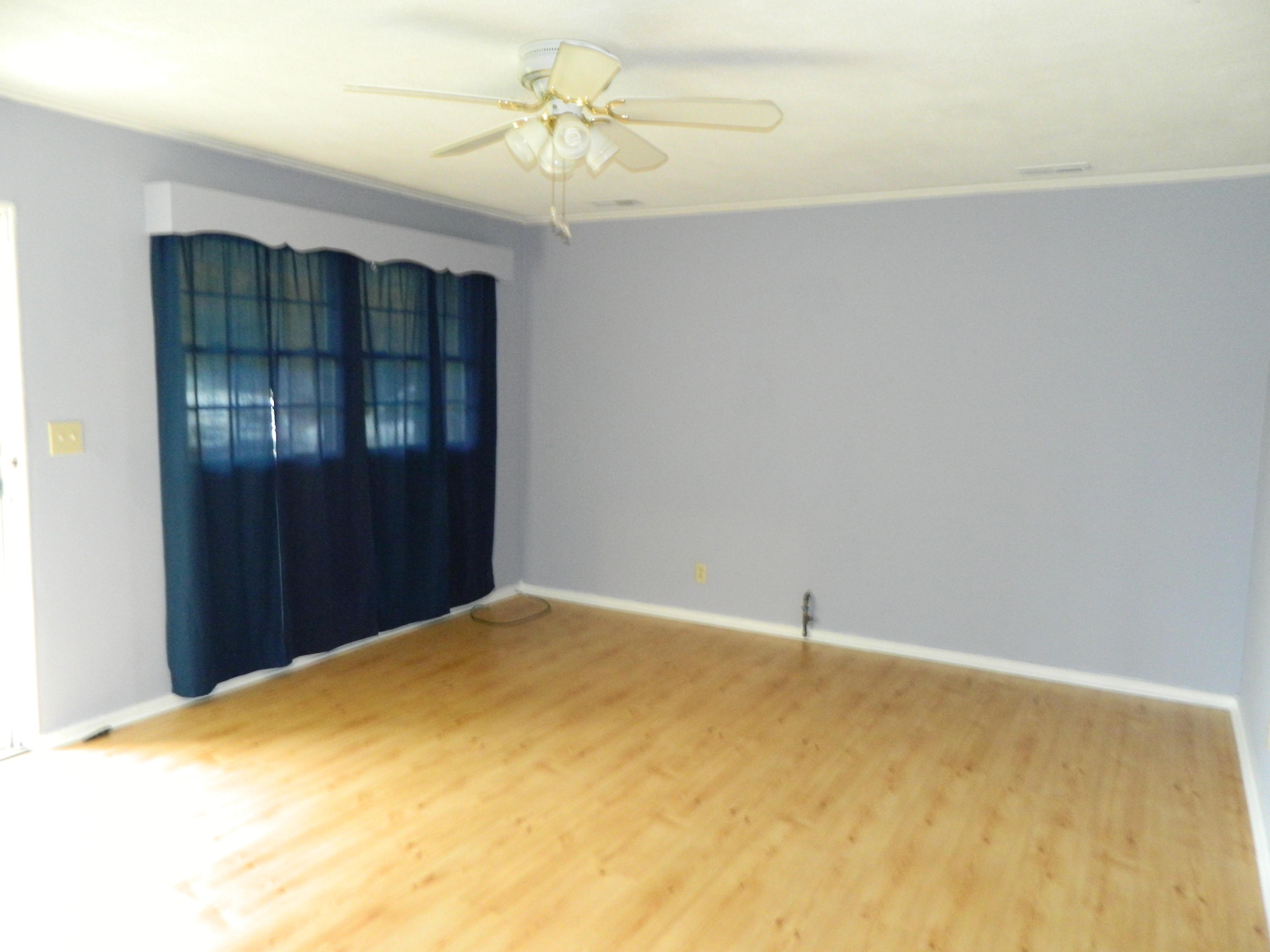 122 Beverly Circle Oak Ridge, TN 37830 - Photo 4 of 30 Living Room