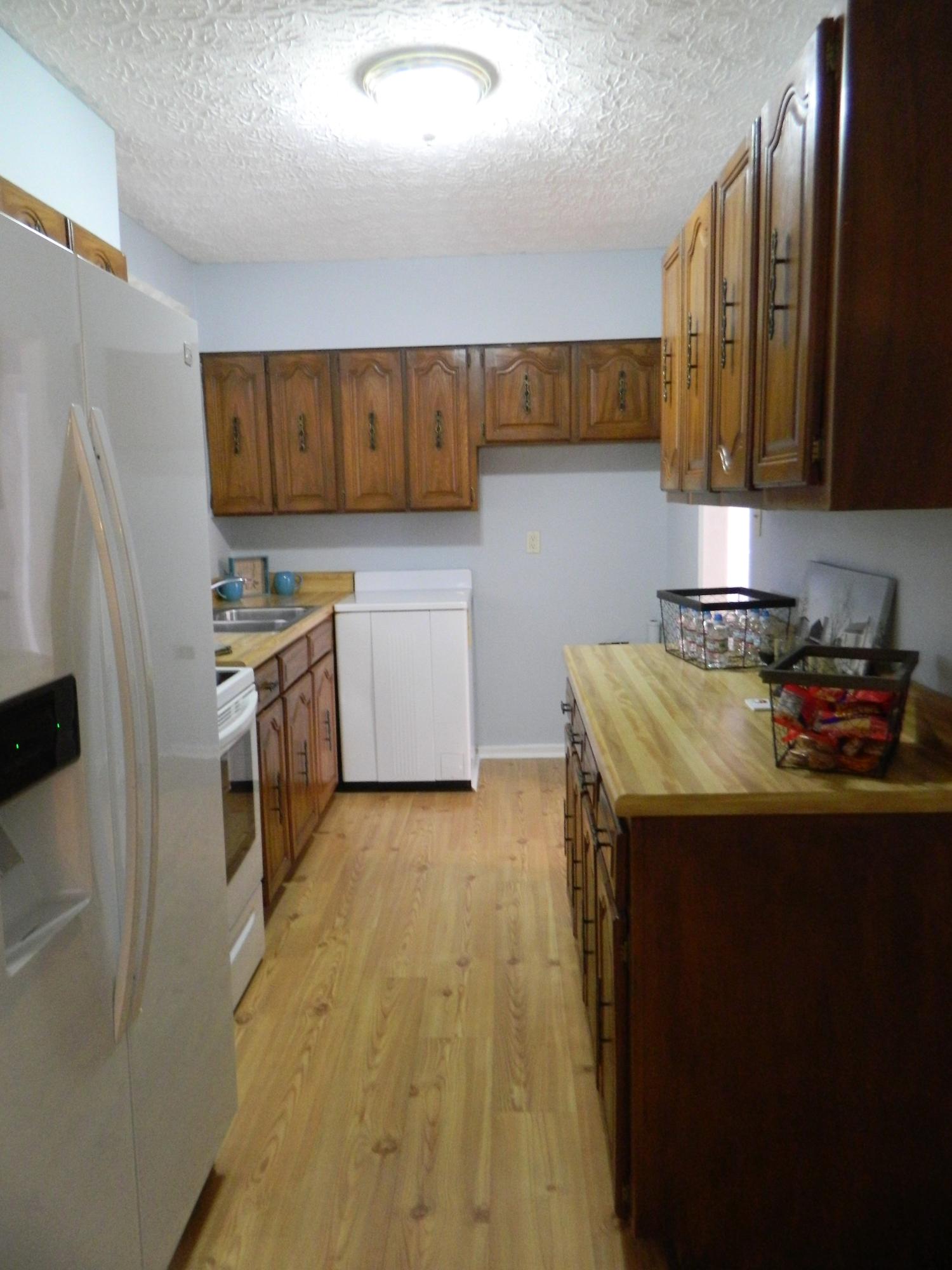 122 Beverly Circle Oak Ridge, TN 37830 - Photo 7 of 30 kitchen 3