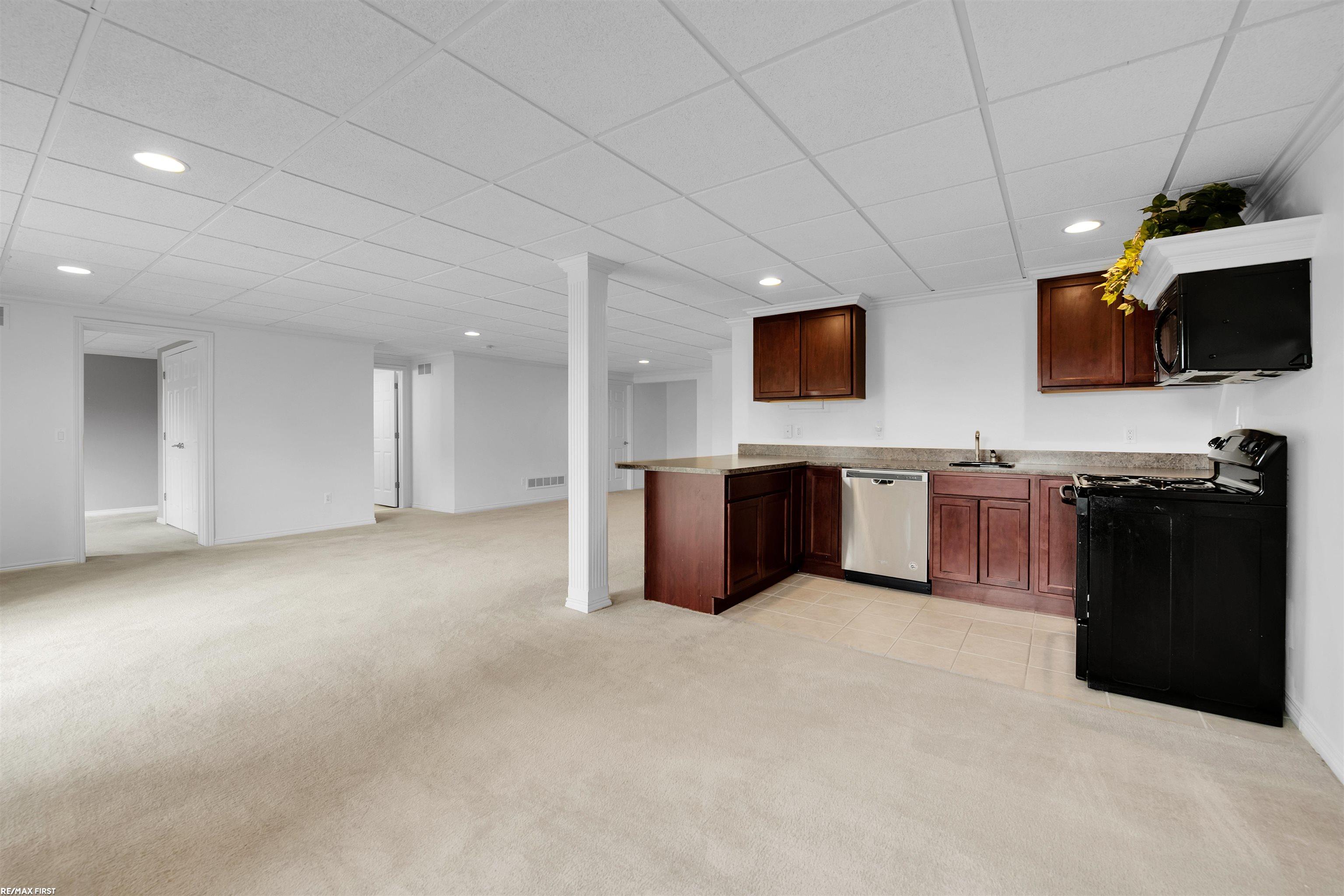 2755 Castlemartin Court Rochester, MI 48306 - Photo 26 of 36 50143270-7d2f3aac-87a2-4e7a-a2e8-7bbd6af0e6c3.JPG