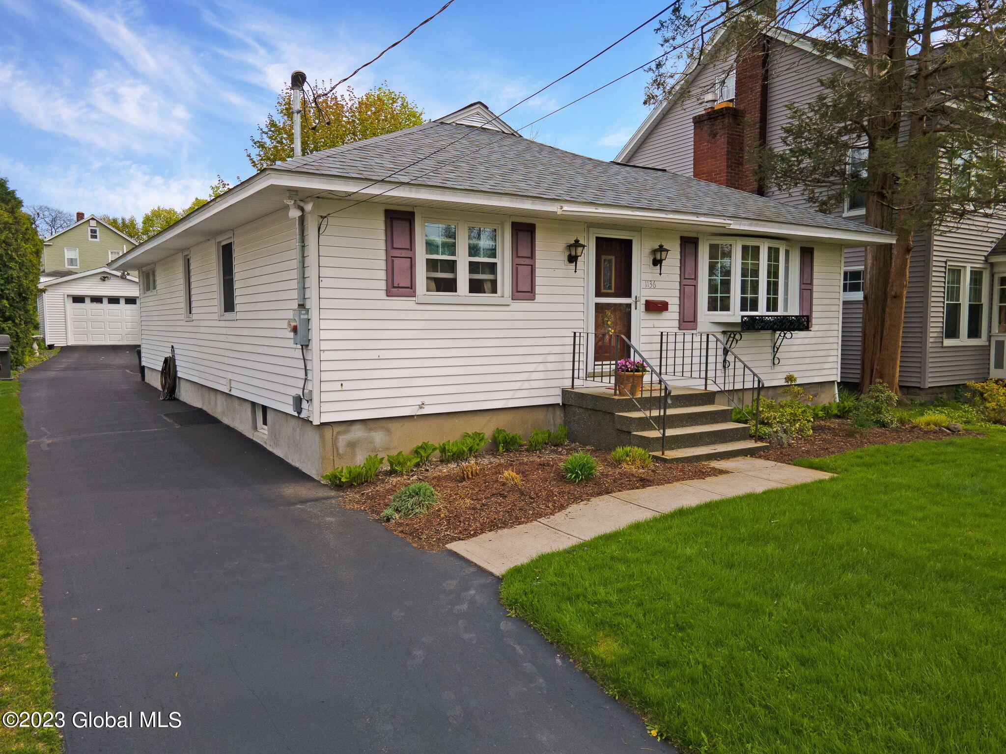 1136 Ardsley Road Schenectady, NY 12308 - Photo 3 of 33 2-web-or-mls-1136Ardsley-2
