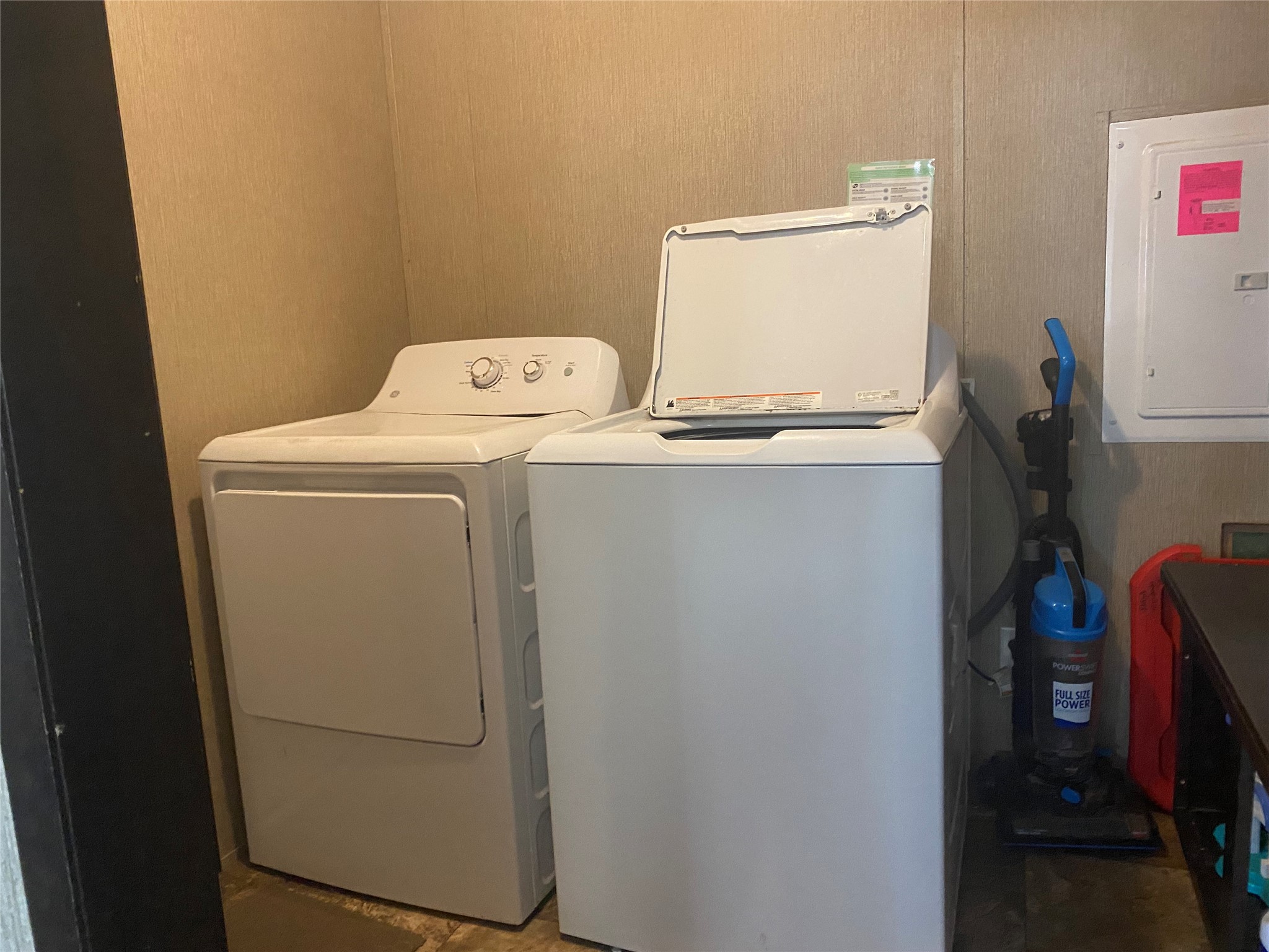 357 Duchess Pass Kyle, TX 78640 - Photo 10 of 18 a utility room with dryer and washer