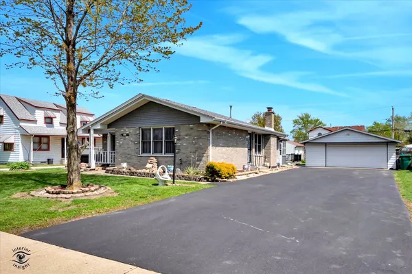 $490,000 | 8001 South Lockwood Avenue, Burbank, IL 60459