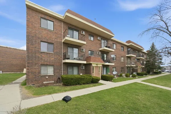 $154,900 | 940 North Rohlwing Road, Unit 201A, Addison, IL 60101