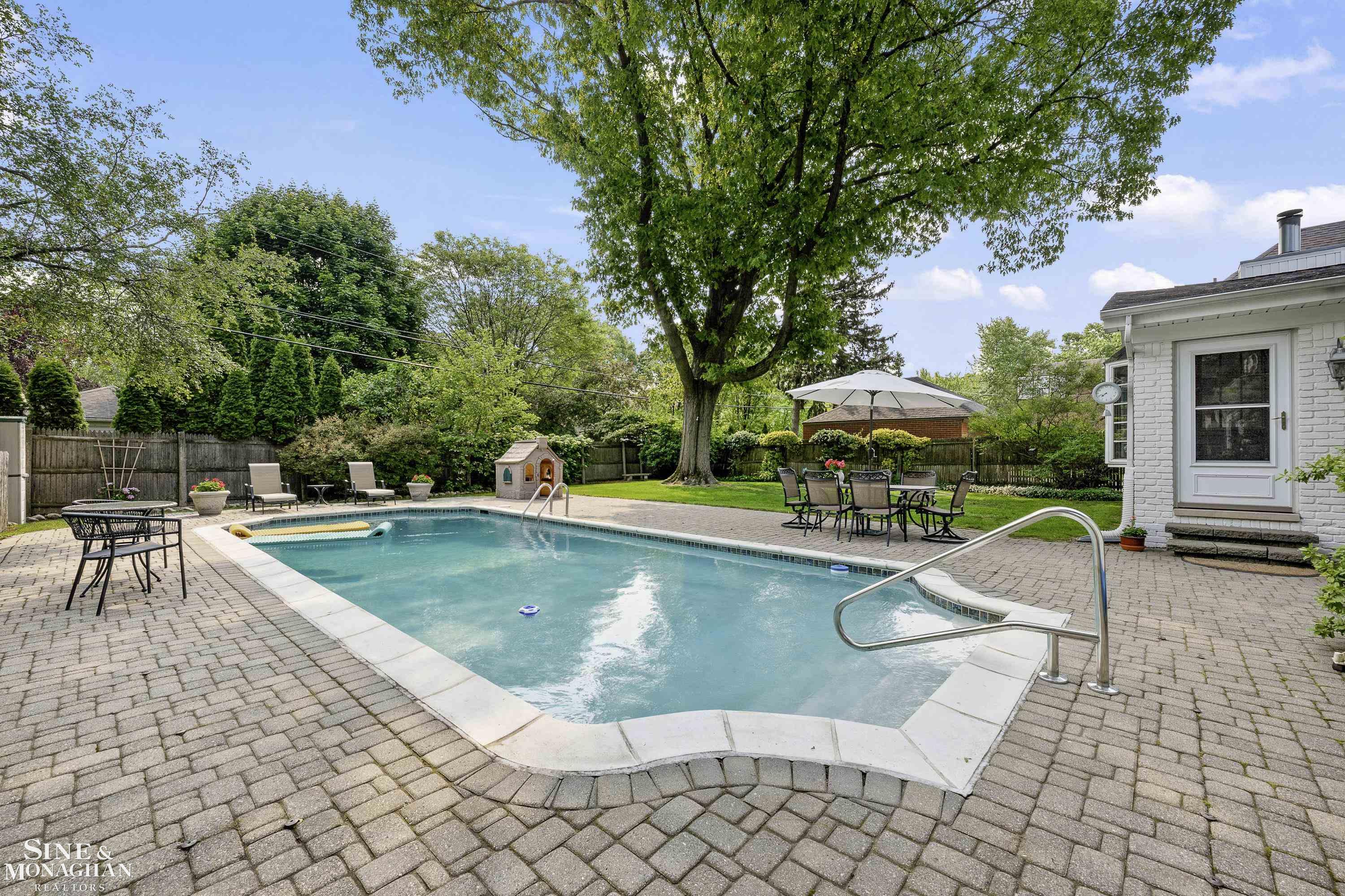 644 Pemberton Road Grosse Pointe, MI 48230 - Photo 30 of 43 50177874-a8e0df38-39fe-4020-8af6-31850ddbf3da.JPG