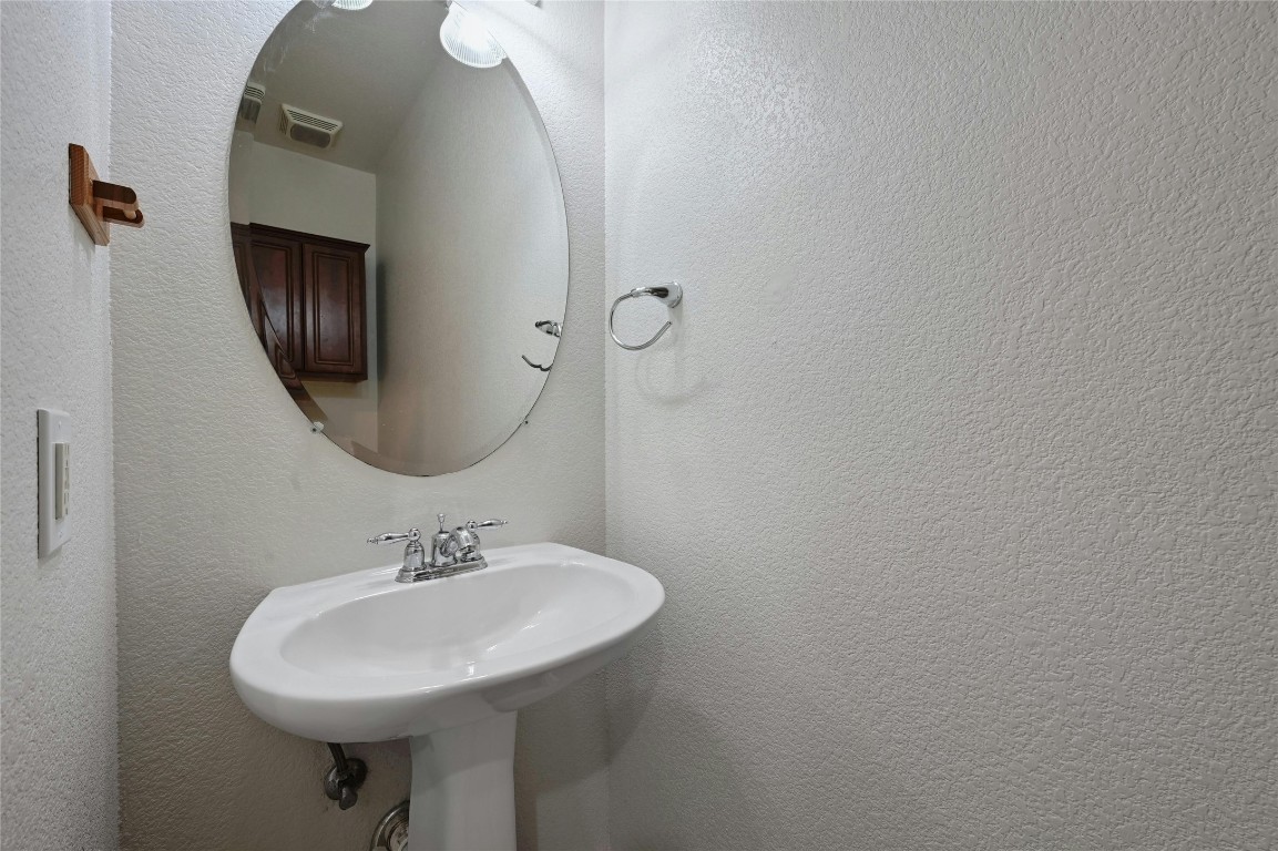 1217 Delano Street, Unit B Austin, TX 78721 - Photo 16 of 27