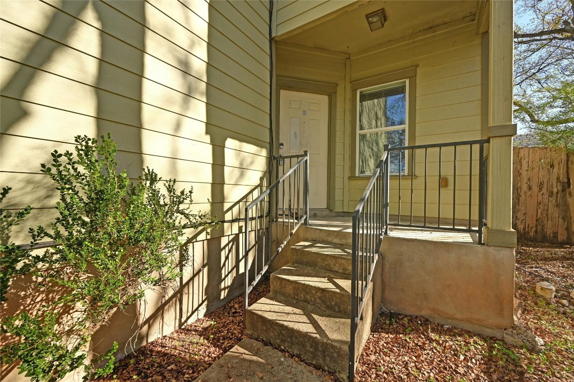 1217 Delano Street, Unit B Austin, TX 78721 - Photo 4 of 27
