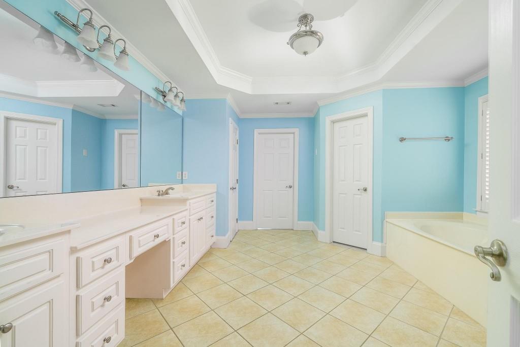 562 Grassmeade Way Snellville, GA 30078 - Photo 19 of 54 a spacious bathroom with a double vanity sink mirror and bathtub