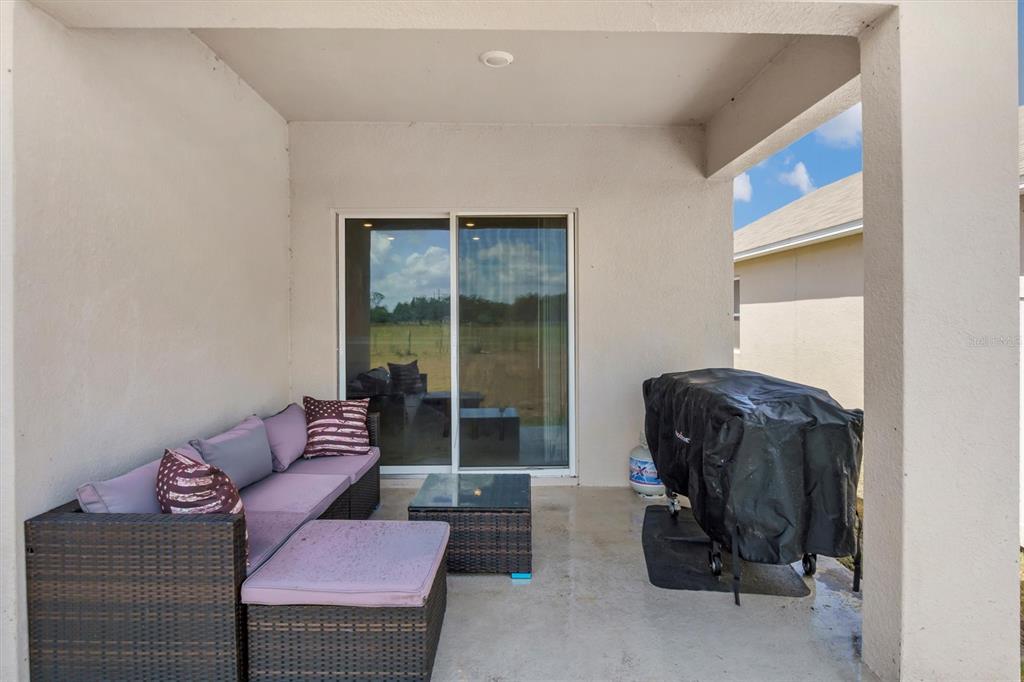 180 Grove Branch Road Winter Haven, FL 33880 - Photo 28 of 49 a living room with furniture