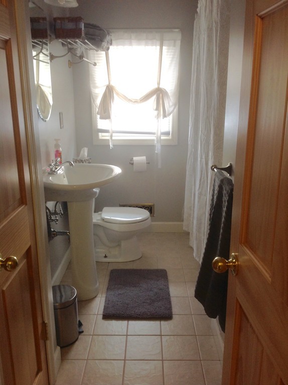 75 Carnavon Circle Springfield, MA 01109 - Photo 16 of 23