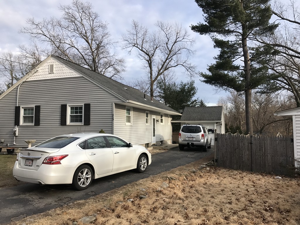 75 Carnavon Circle Springfield, MA 01109 - Photo 2 of 23