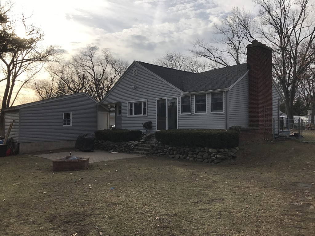 75 Carnavon Circle Springfield, MA 01109 - Photo 3 of 23