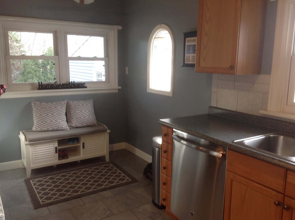 75 Carnavon Circle Springfield, MA 01109 - Photo 7 of 23