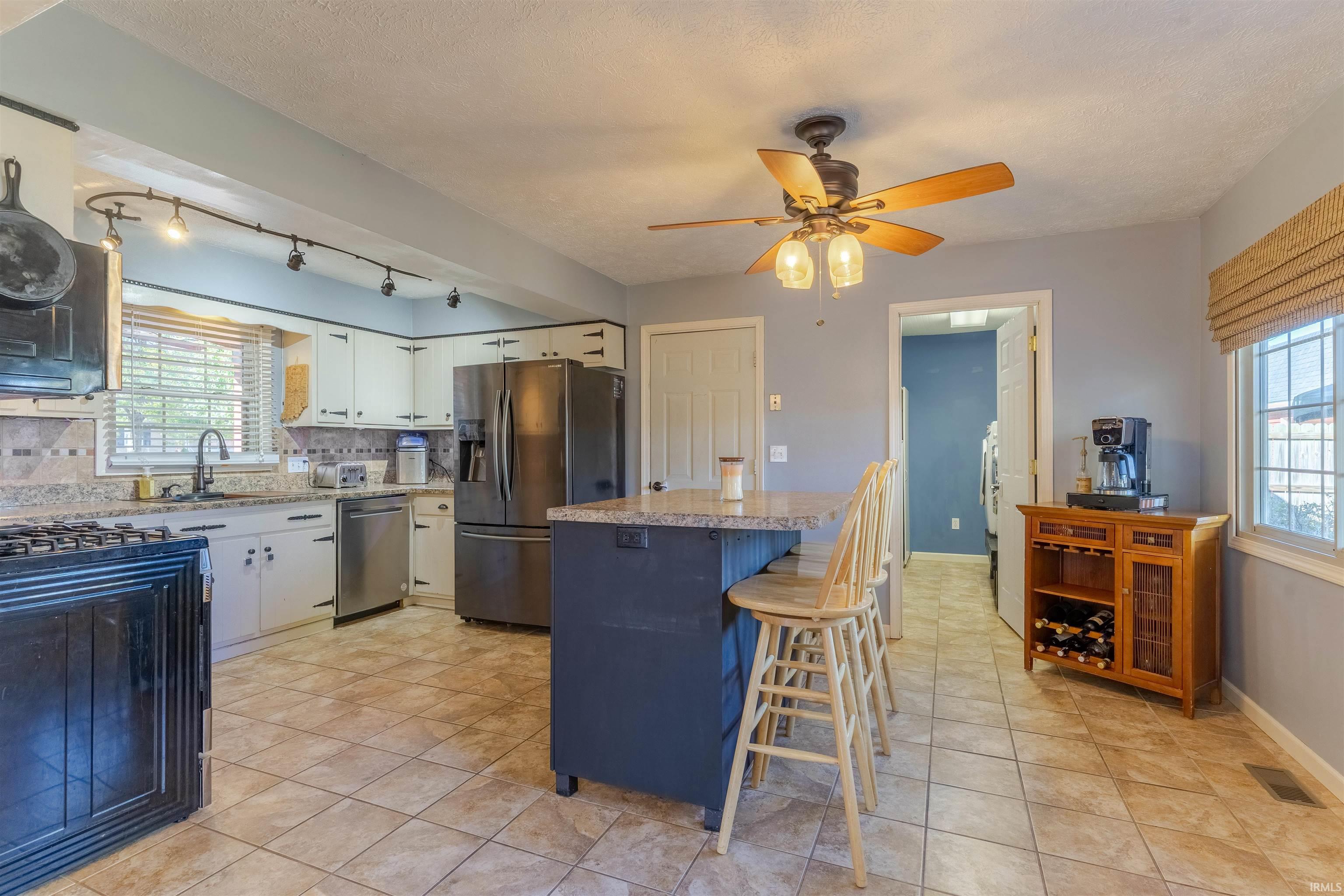 1606 Robin Lane Mount Vernon, IN 47620 - Photo 15 of 32