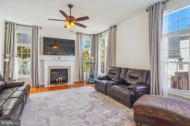 $888,000 | 21120 Hickory Forest Way, Germantown, MD 20876