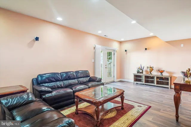 $888,000 | 21120 Hickory Forest Way, Germantown, MD 20876