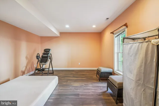 a view of utility room