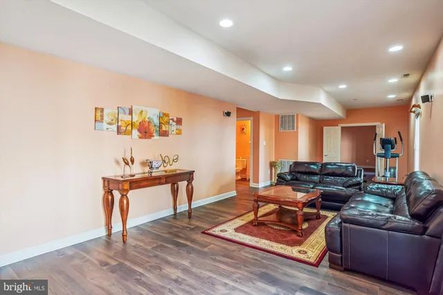 $888,000 | 21120 Hickory Forest Way, Germantown, MD 20876