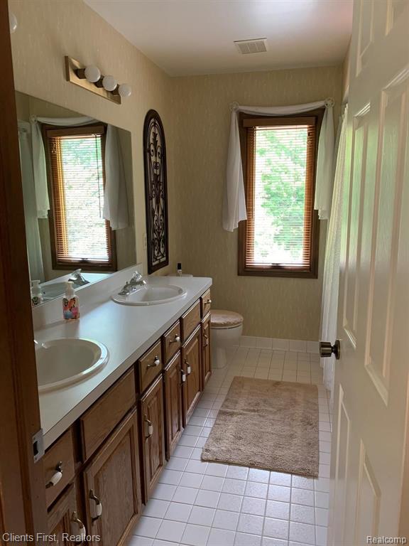 31231 Country Ridge Circle Farmington Hills, MI 48331 - Photo 46 of 73