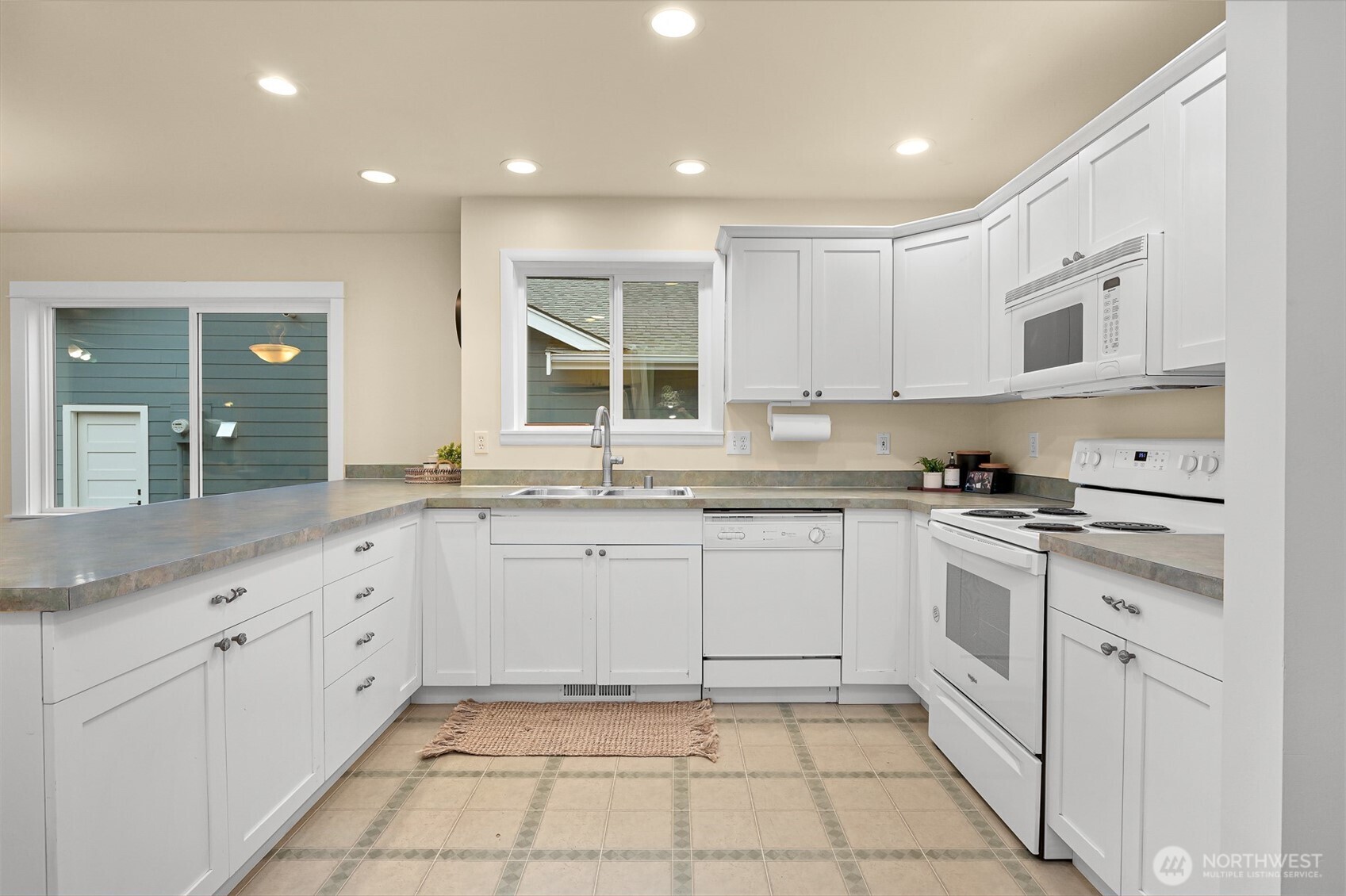 2949 Sunset Drive Bellingham, WA 98225 - Photo 6 of 30